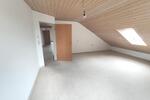 3 Zi. DG Wohnung mit Küche, Gartenmitbenutzung und Stellplatz - Etagenwohnung Weisendorf | Angebot:24351111